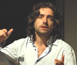 A Giulio Cavalli, il premio Giuseppe Fava lo scorso 4 gennaio a Palazzolo per il suo impegno nel teatro civile e per la capacità di scrittura contro le ... - giulio-cavalli-2